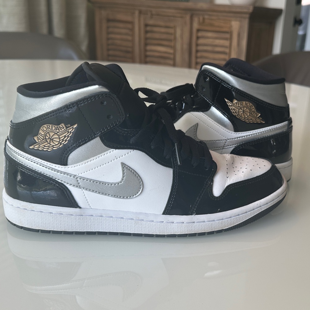 EUC MEN'S AIR JORDAN RETRO 1 MID SE CASUAL SHOES 9.5